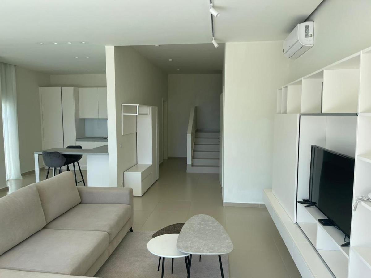 Coast 60 B Palasë