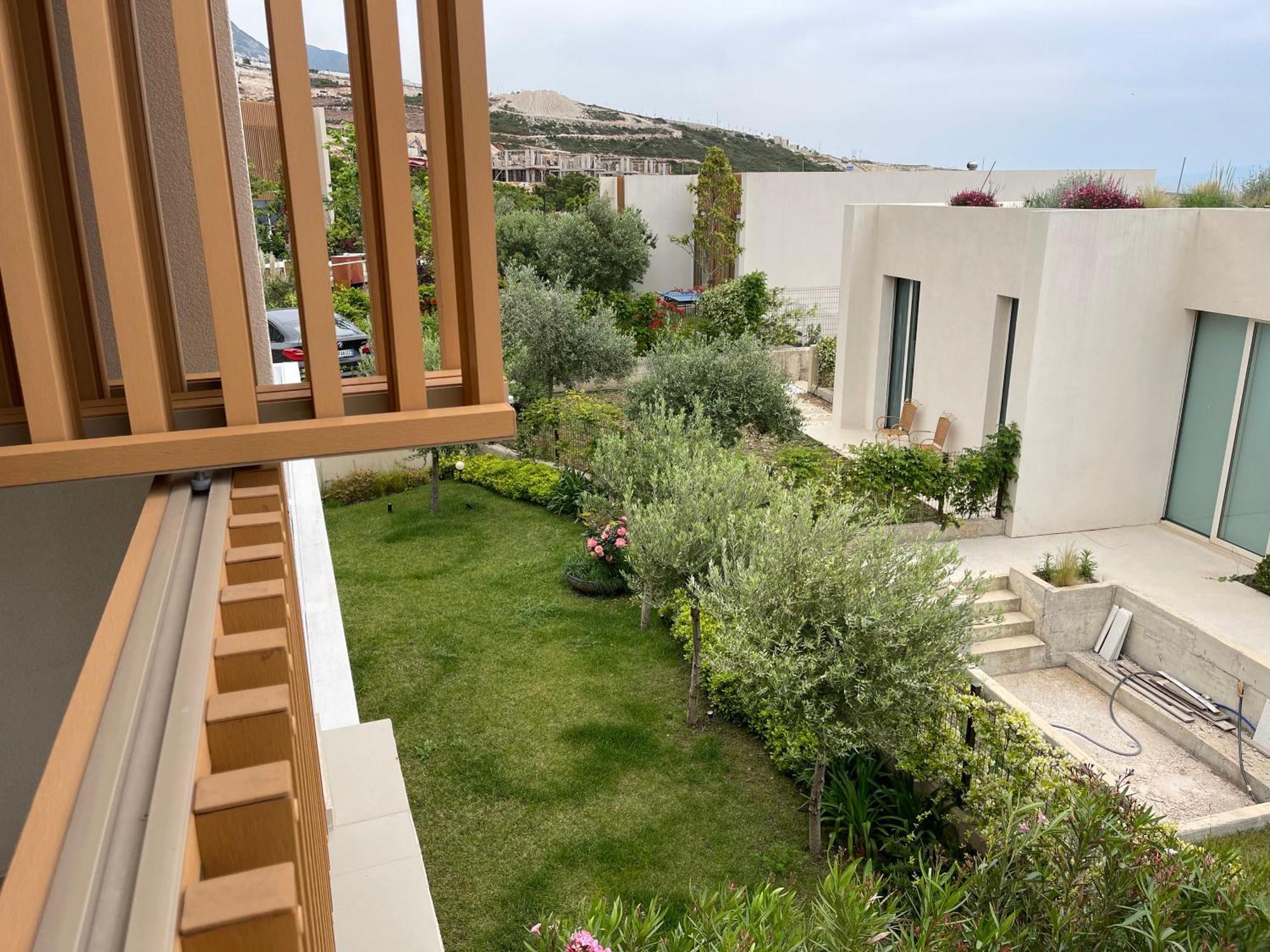 Coast 60 B Villa Palasë